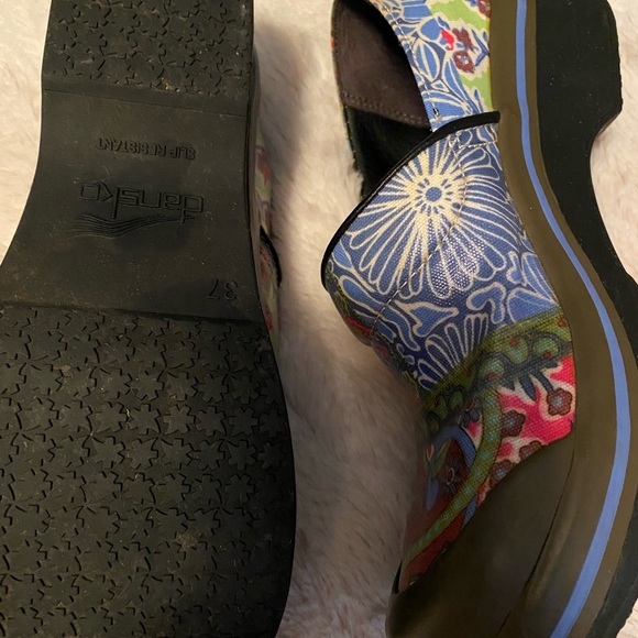 Dansko vegan clogs size 37 gently used - Picture 6 of 8